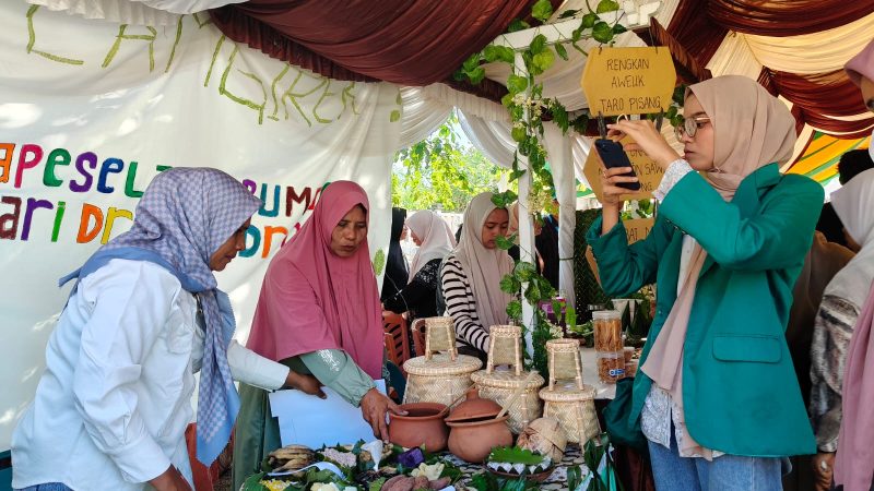 Perempuan Aceh: Penopang dalam Ekonomi; Senjang dalam Politik